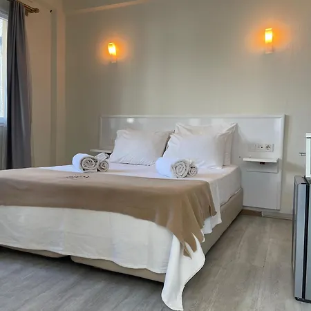 לינה וארוחת בוקר Tosunpasa Hookah Lounge Kafe Restroran Ve Turizm Otelcilik בודרום