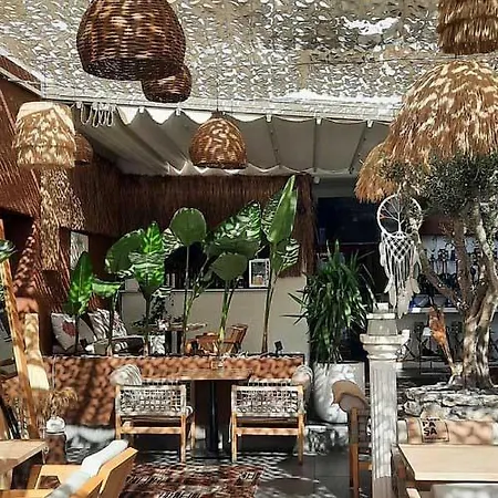 Alojamento de Acomodação e Pequeno-almoço Tosunpasa Hookah Lounge Kafe Restroran Ve Turizm Otelcilik Bodrum